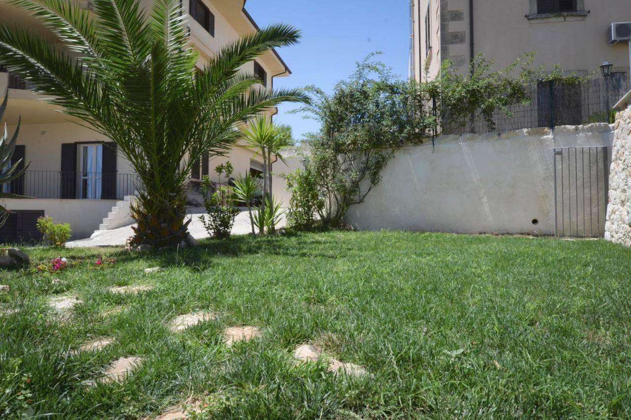 Chiaralice Villa โนโต ภายนอก รูปภาพ